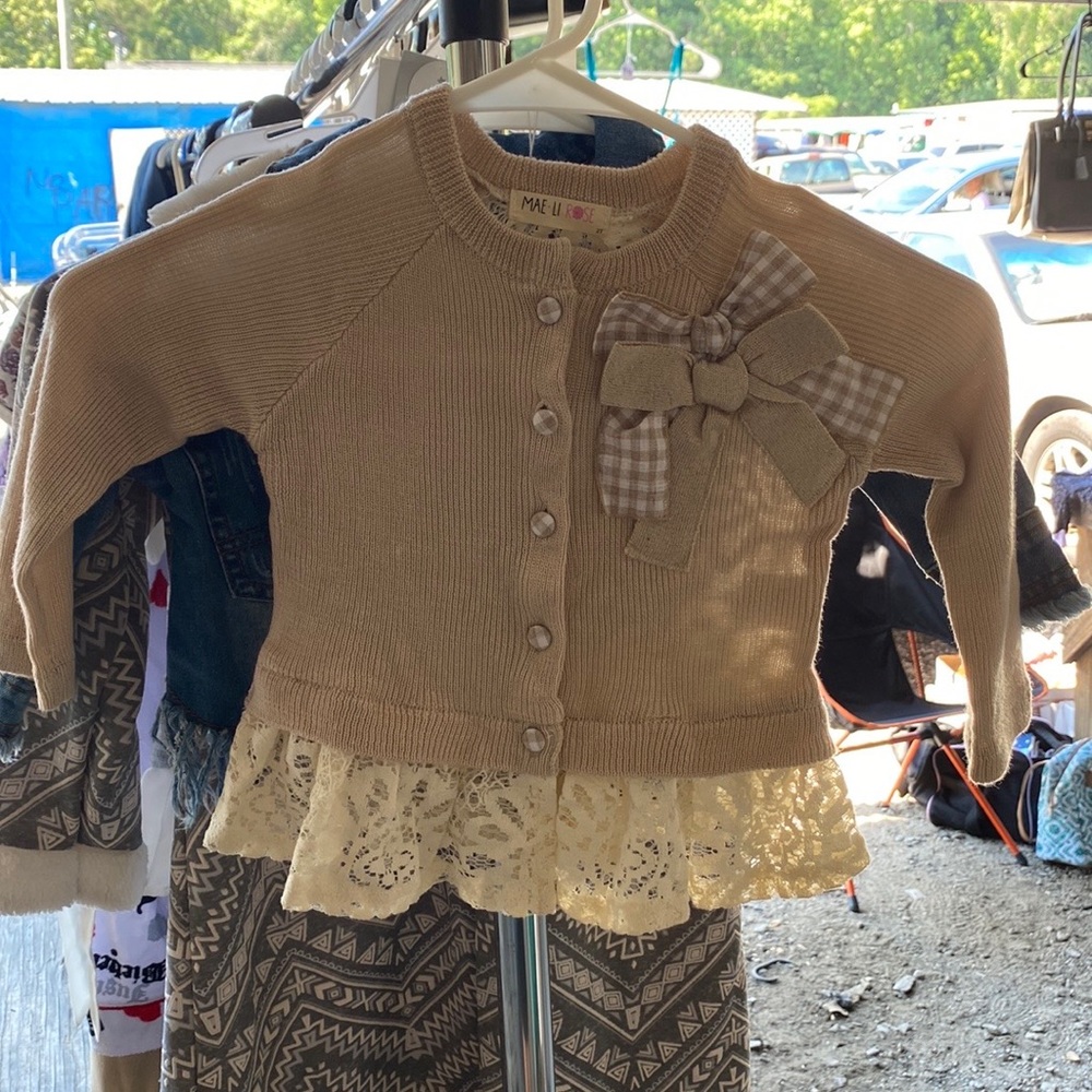 Girl’s Tan / Cream Colored Sweater Top Size 2T